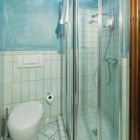 1 Bedroom Awesome In Le Lecce